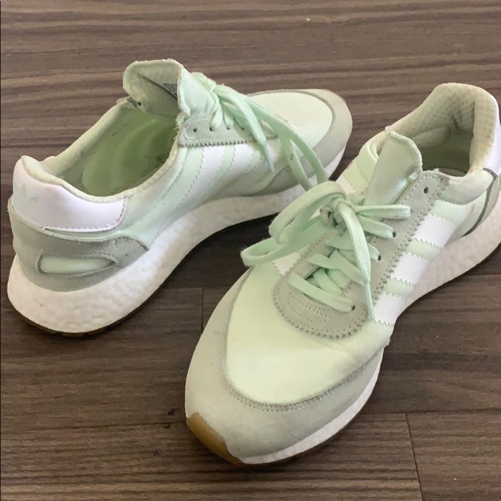 Adidas Sneakers